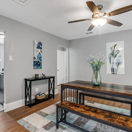 Modern & Cozy East Side Gem ~ Queen Beds ~ Parking Detroit Eksteriør bilde