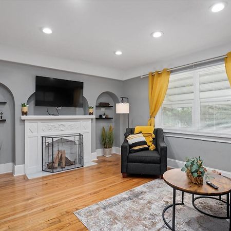 Modern & Cozy East Side Gem ~ Queen Beds ~ Parking Detroit Eksteriør bilde