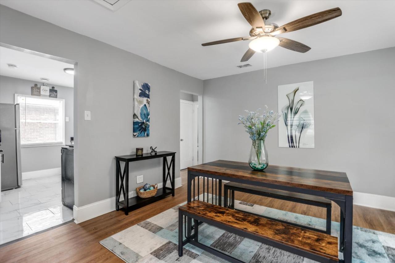 Modern & Cozy East Side Gem ~ Queen Beds ~ Parking Detroit Eksteriør bilde