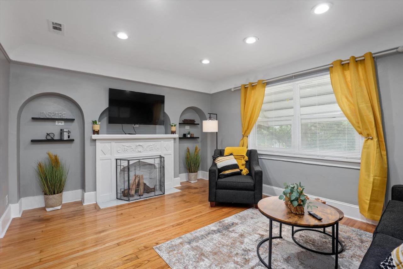 Modern & Cozy East Side Gem ~ Queen Beds ~ Parking Detroit Eksteriør bilde