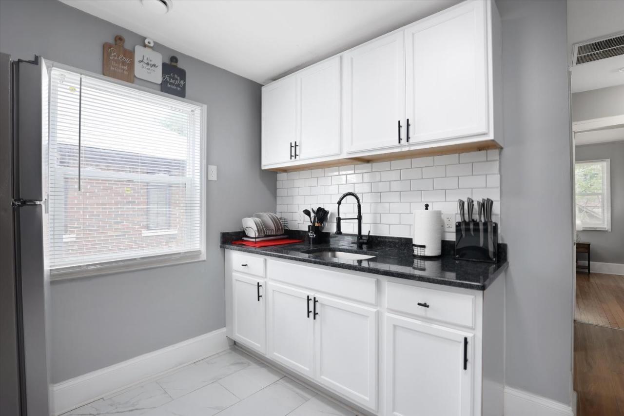 Modern & Cozy East Side Gem ~ Queen Beds ~ Parking Detroit Eksteriør bilde