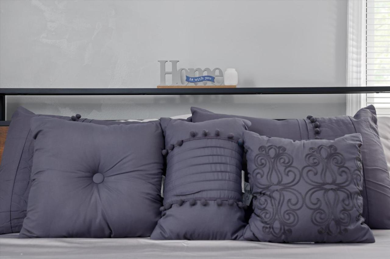 Modern & Cozy East Side Gem ~ Queen Beds ~ Parking Detroit Eksteriør bilde
