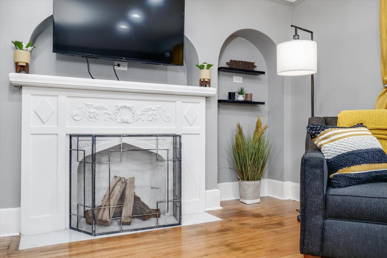Modern & Cozy East Side Gem ~ Queen Beds ~ Parking Detroit Eksteriør bilde